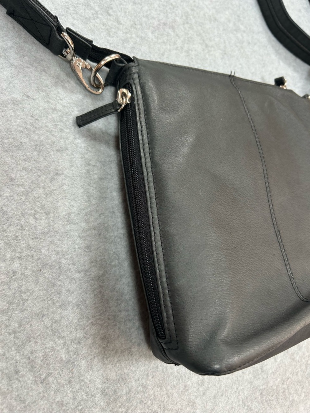 Gun Tote’n Mamas Black Leather Crossbody Bag Concealed Carry Purse - Picture 4 of 10